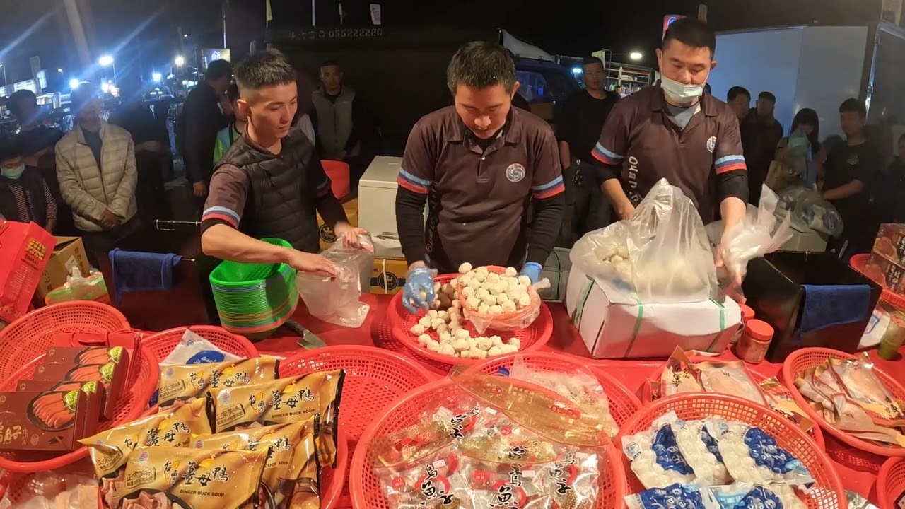 20  這一包一公斤裝的魚翅佛跳牆，外面一鍋就要好幾百，老闆只賣你250元~太快被搶完了啦~ #嘉義趙又廷 #全晟海產 #週六斗南夜市 #海鮮拍賣 #海鮮叫賣