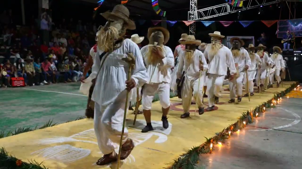 Una Cuadrilla muy tradicional La Cuadrilla Cuahuehueme en Xantolo 2023
