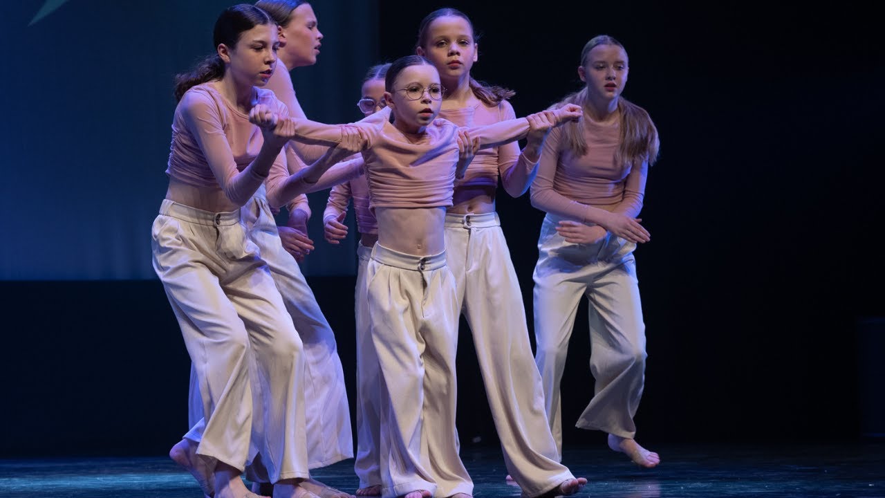 24-25 Qualifier 24 BE - Flöwmotion Dancecrew Kids (FLÖW) // City of Angels-DNC by Em Beihold