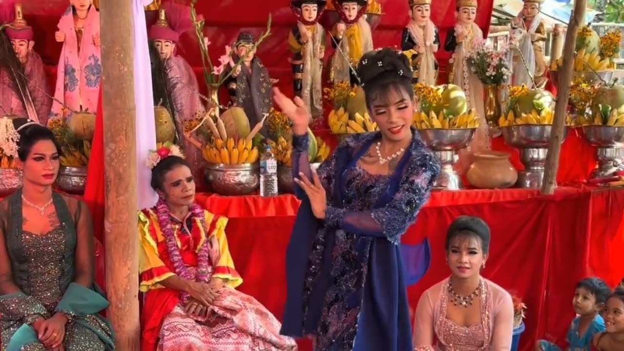 ဇာတ်ပွဲကြည့်နေရသလိုပဲ နတ်ကနားပွဲ