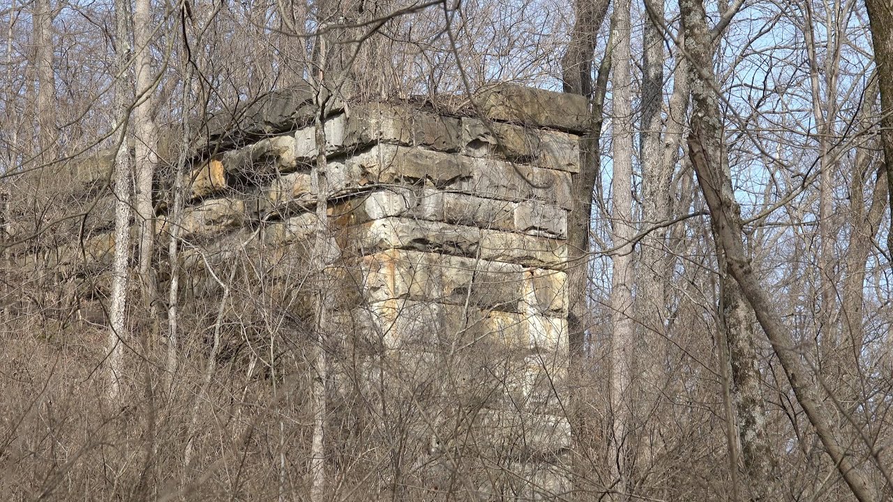 Заброшенные опоры железнодорожного моста, Олд-Уэст-Честер, Огайо. Построены в 1870 году, заброшен...