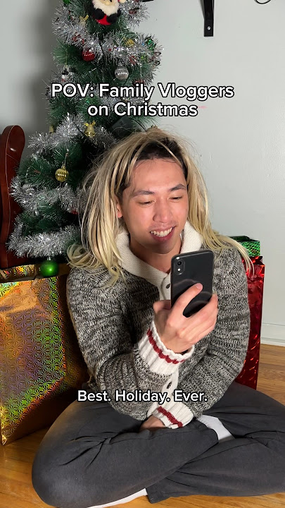 Family Vloggers on Christmas be like 🤣(ib: @itsjennalu) #comedy #christmas #familyvlog