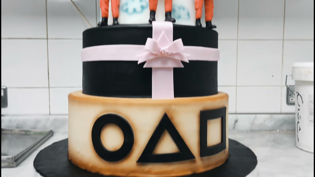 squid game cake - YouTube