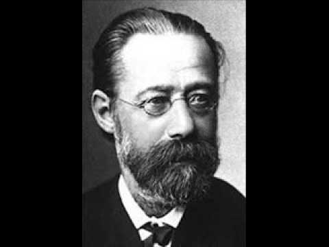 Vera Repkova Plays Smetana "The Bear"