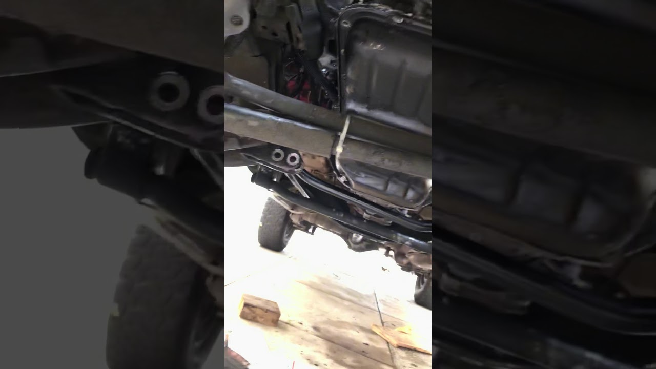 1993 Toyota pickup 22RE oil pan removal obstacle YouTube