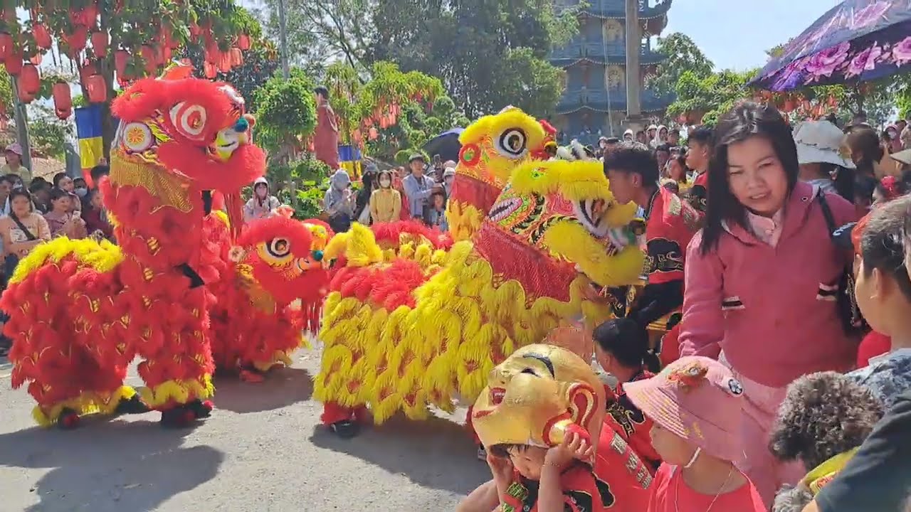 Khung cảnh đông vui rộn ràng chùa Gò kén Tây Ninh-TNVV22