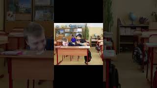 Ті самі однокласники на задній парті 😂 #лебігаміша #меллстрой #школа