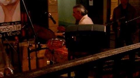 Un giro al Caffè Boglione durante la terza serata di "Aperitivo in consolle"
