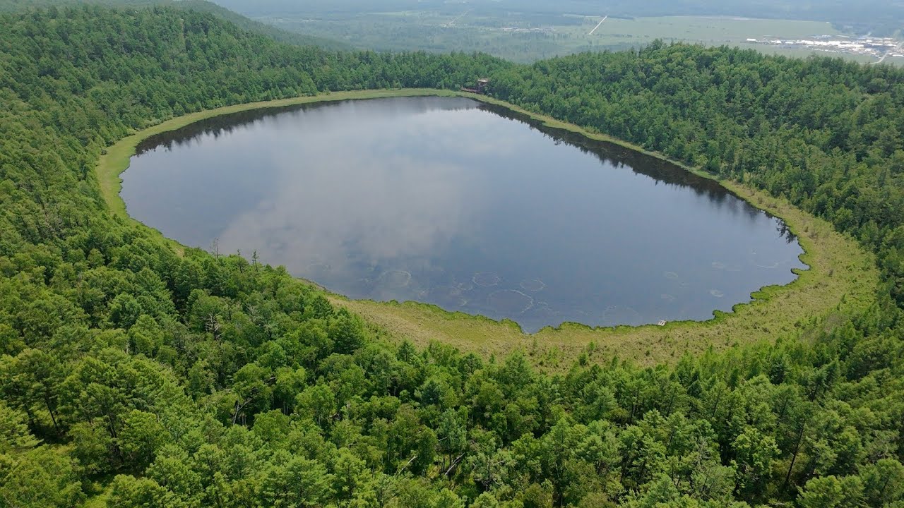 1~玫瑰峰：位於中國內蒙古自治區阿爾山市，係一處由紅褐色花崗岩組成嘅石林景區。2~阿爾山天池：位於中國內蒙古自治區興安盟阿爾山市東北74公里嘅天池嶺上。