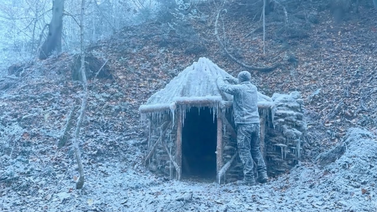 Building a Warm and Cozy Shelter for Survival, 200 Days of Survival in ...