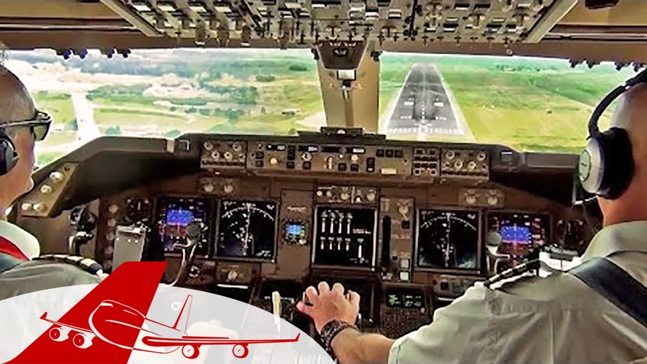 Cockpit View - Boeing 747-400 Landing Johannesburg - YouTube