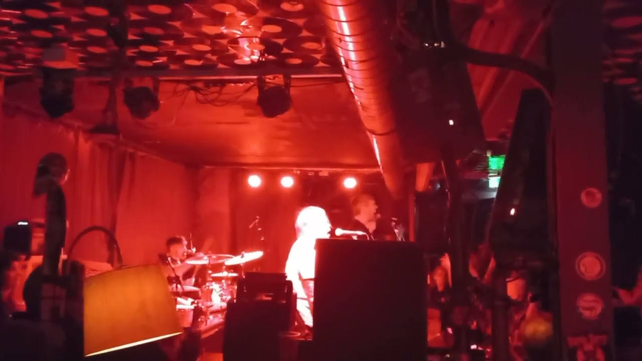 SATANIC SURFERS - Puppet 