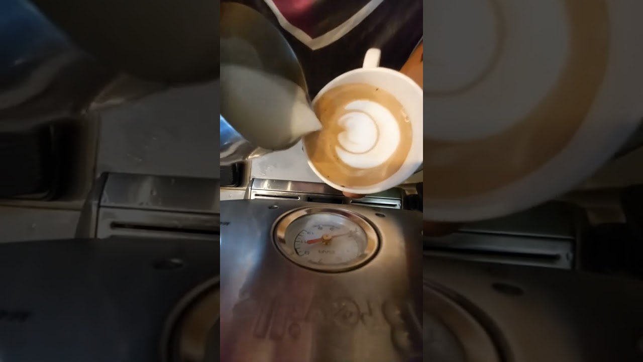 Tulip ☕️ 🌷 #latte #cappuccino #satisfying #coffee #coffeeart #latteart #espresso #barista #tulip