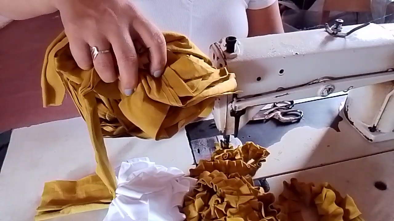 Fazendo tapete de frufru é uma encomenda venham conferir #eliminandoretalhasparado🪡🧵✂️