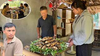 Van and Tu's father prepared a delicious grilled fish dish for the whole family.