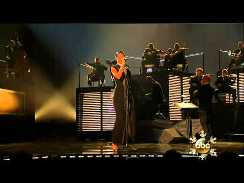 Rihanna-Diva.com - Rihanna - Diamonds live at the AMAs