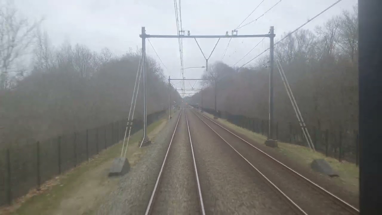 Achteruitrijdende IC Berlijn 146 van Amersfoort Centraal naar Amsterdam Centraal.
