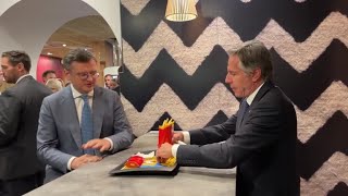 MOMENT: Blinken shares McDonald's fries and pie with Ukrainian FM