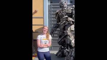 Megatron ROASTS me at Universal Studios Hollywood #universalstudios #transformers #megatron