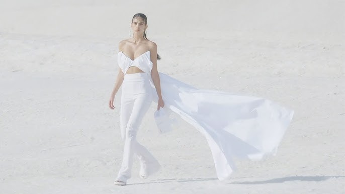 Jacquemus' Spring/Summer 2021 Show Is The Relaxing Antidote You Need During  These Complex Times. [690 x 1035] [OS] : r/fashionporn