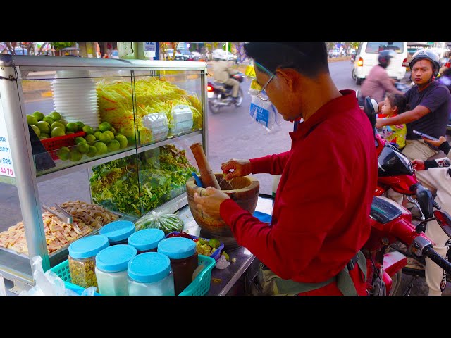 So Famous ! Popular BOK LAHONG (Khmer Papaya Salad) in Phsar Leu Siem Reap | Cambodian Street Food class=