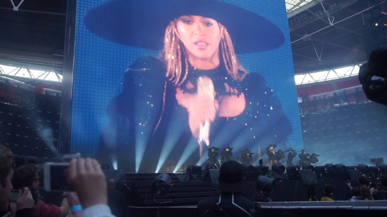 Beyoncé - Intro/Formation (Live at Wembley Stadium)