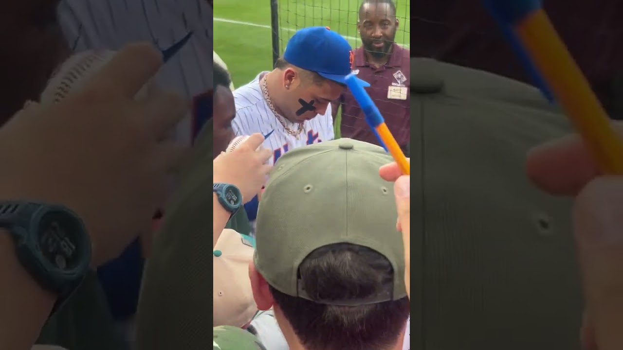 Francisco Alvarez signing autographs even after he became a star and left the Cyclones