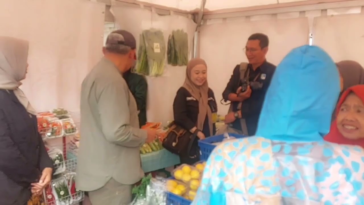 WALIKOTA BANDUNG TINJAU BAZZAR MURAH RAMADHAN, PASTIKAN KUALITAS DAN HARGA TERJANGKAU