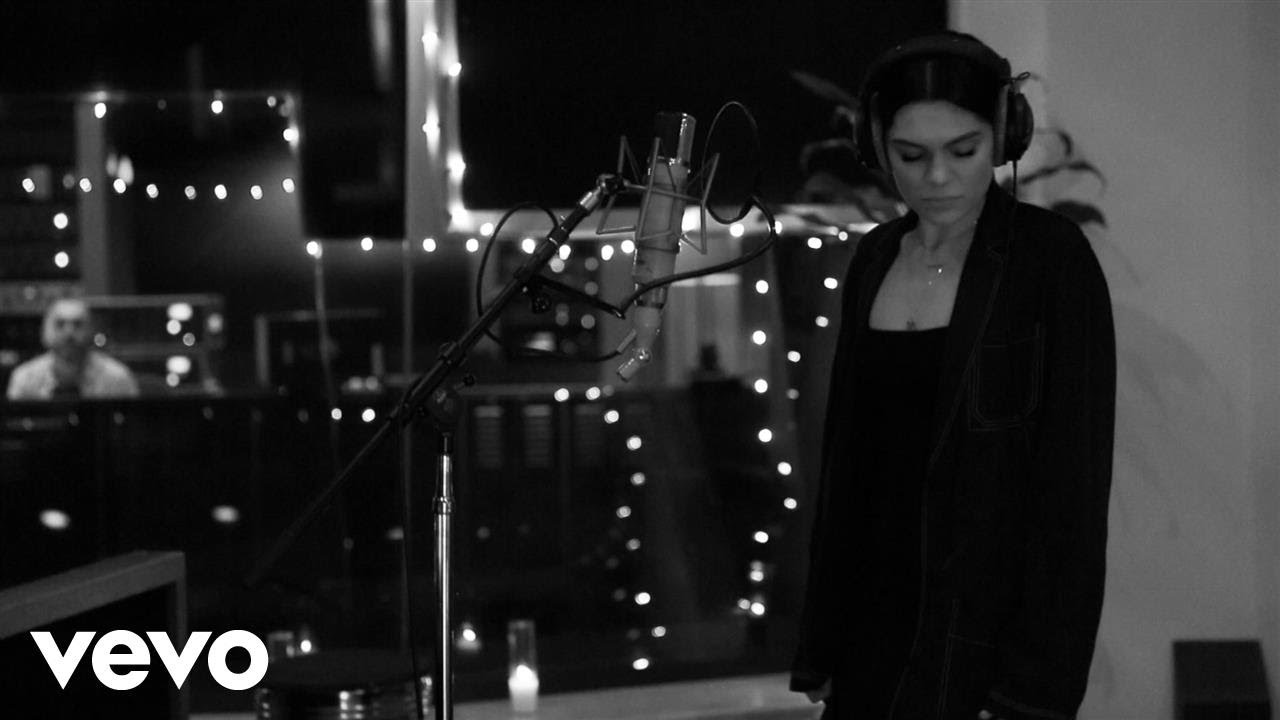 Jessie J - Queen (Acoustic)