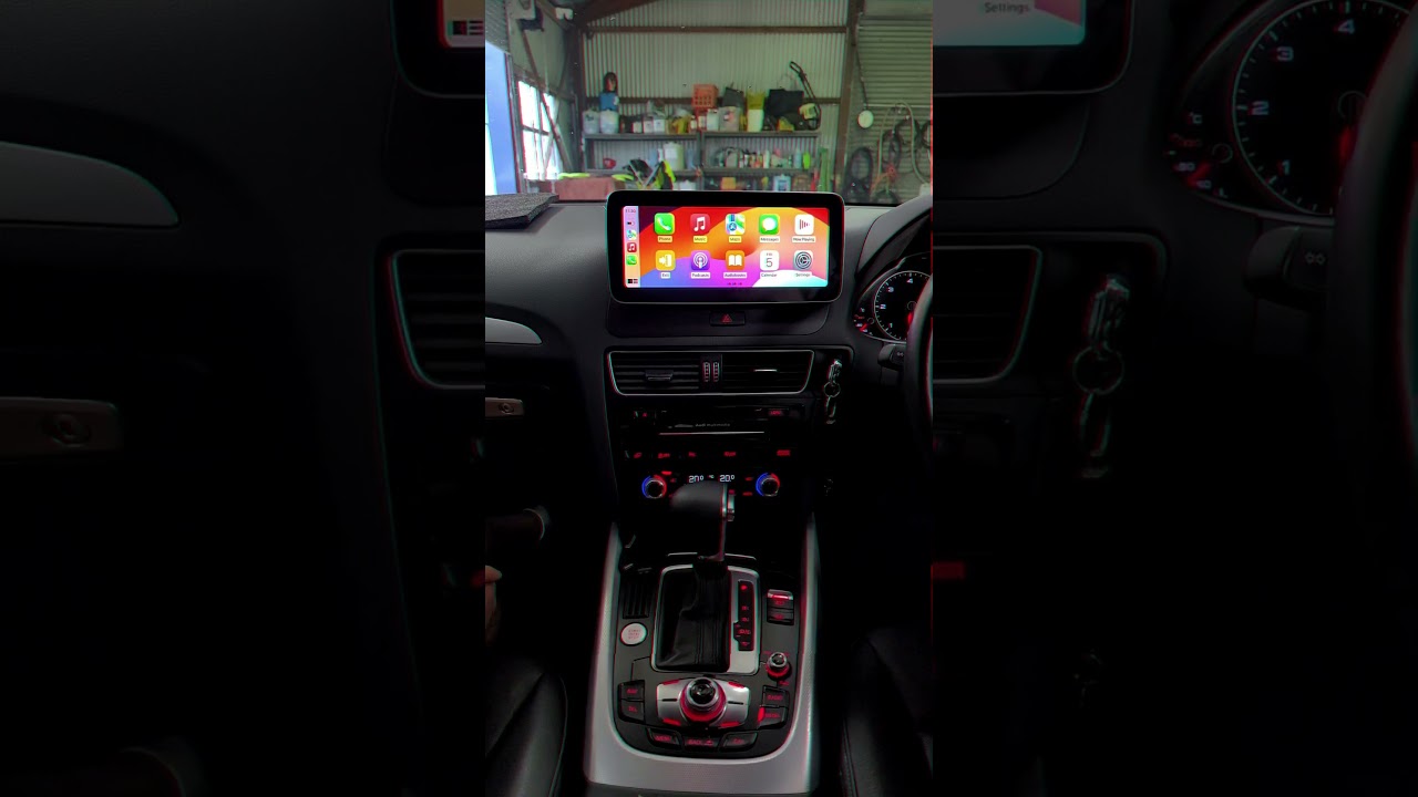 Audi Q5 2016 upgraded with a 10,25' HD touchscreen & Apple CarPlay