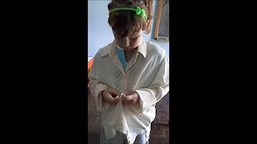 Come va abbottonata la camicia?