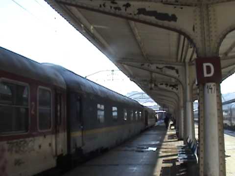 On my trip to Romania in February 2011, I stayed in Bucharest for 2 days. While in the Romania capital, I visited Bucharest's main railroad station: Gara de Nord. My hotel was only a block away from the station so it was easy for me. I especially woke up early to watch the departure of the "Boshporus Express" to Ä°stanbul. The Bosphorus Express (Turkish: Bosfor Ekspresi) is daily overnight train running between Bucharest's Gara de Nord and Ä°stanbul's Sirkeci Terminal. The main stations are: Gara de Nord (Bucharest) Girgiu Nord ---------------- Romania/Bulgaria Russe Gorna Orjahovica Dimitrovgrad Svelingrad ---------------- Bulgaria/Turkey KapÄ±kule Edirne PehlivankÃ¶y Alpullu Ä°stanbul (Sirkeci Terminal)