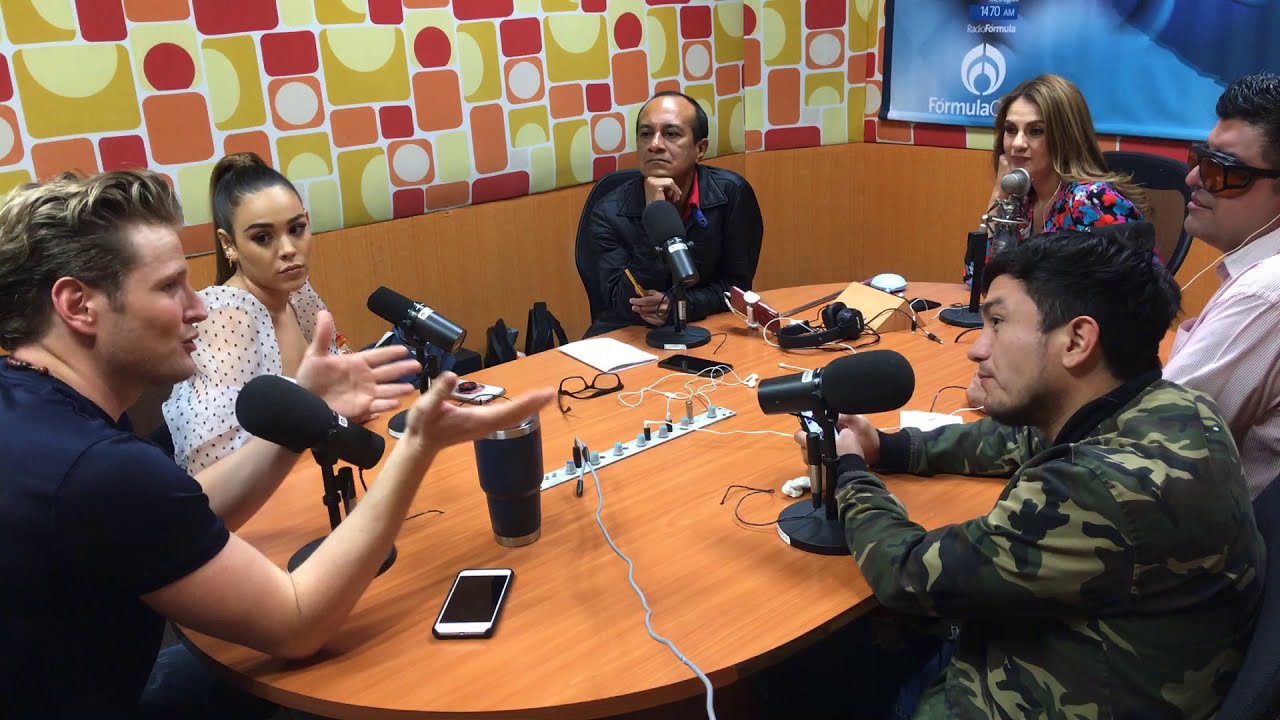 Danna Paola, Alexander Acha. La Academia.