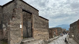 The Oldest Buildings in Pompeii Resimi