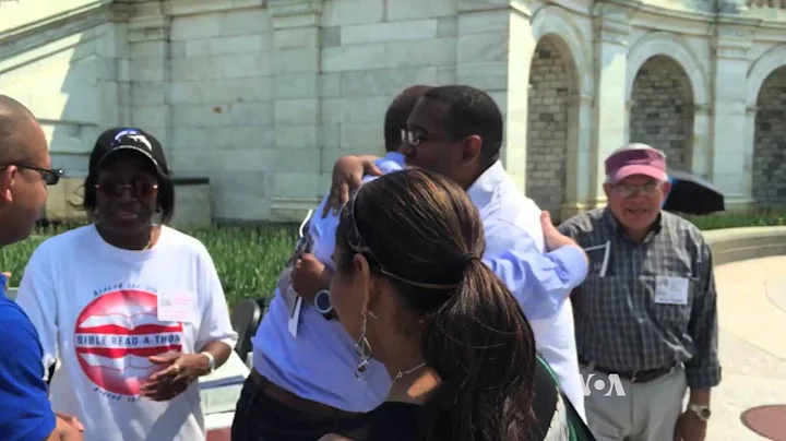 Christians Hold Bible Reading Marathon on US Capitol Steps