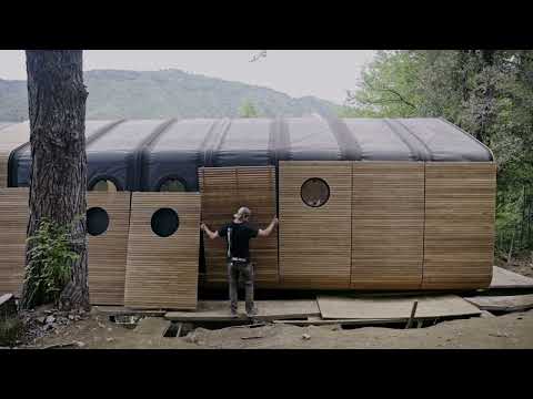 Video: Tata Letak Playful Asli yang Dipamerkan oleh Omnibus House di Chili