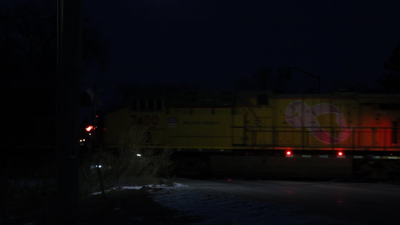 "Pink Ribbon" 7400 trails 3rd on the "Mucle Line" grain emptys.