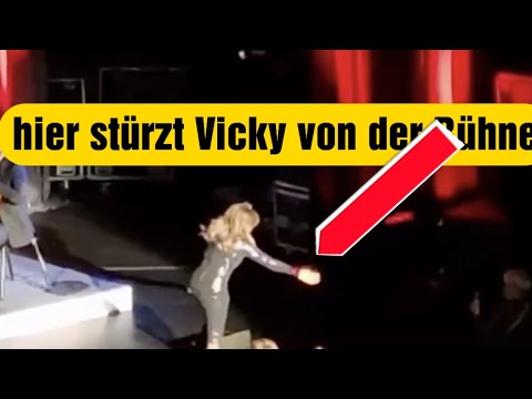 Hannover Konzert Vicky Leandros stürzt von Bühne !! #Hannover #VickyLeandros