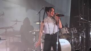 Poppy “Sit / Stay” LIVE Seattle Showbox Sodo 8/18/23 4K Zig