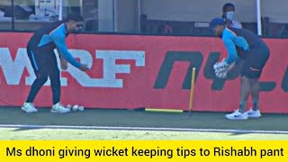 Ms dhoni giving wicket keeping skills to risabh pant and helps team india as mentor #t20worldcup