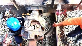 MELIHAT CARA MENYAMBUNG GERBONG KERETA API BARANG MINYAK CPO || Kereta Api Divisi Regional 1 Sumut