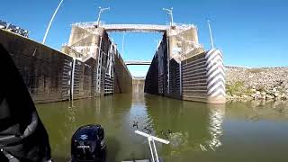 How to properly lock thru TN river Dams.