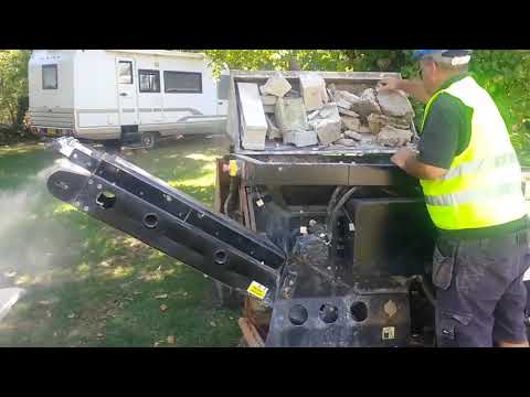 Jaws Mini Crusher, Crushing off cuts of concrete blocks