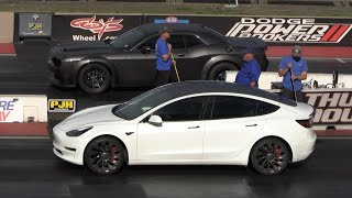 Hellcat vs Tesla - drag racing