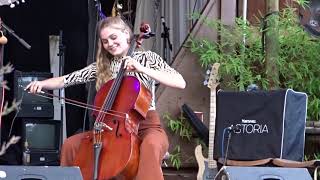 Melchi Vepouyoum Ft. Leonie Wollersheim Memoli - Live Odonien