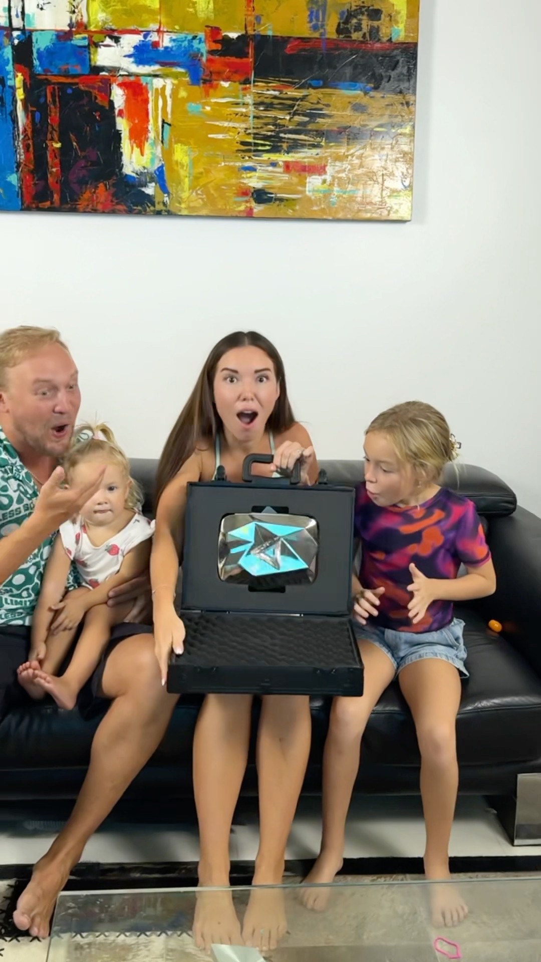 I choose you my subscribers and I love you very much. #youtubecreatorawards #mamasoboliha