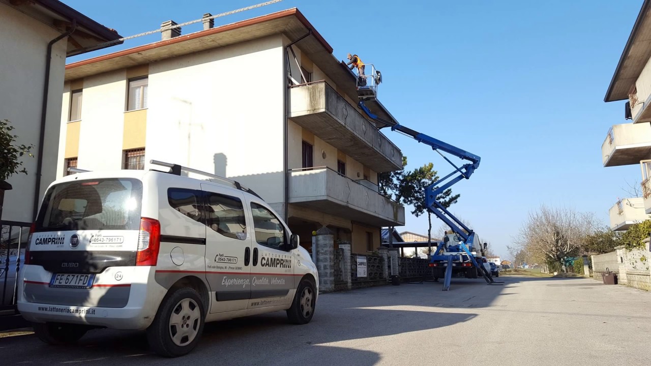 Sostituzione Vecchie Grondaie Con Nuove In Lamiera