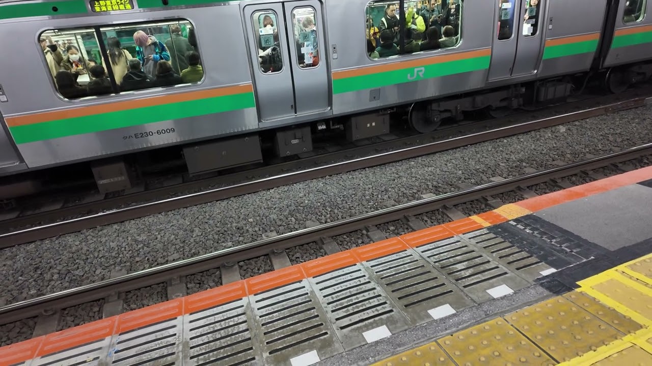 品川站總武線(快)進站