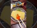 卵黄が溢れ出すぷるぷるだし巻き(Jiggly Dashimaki Tamago with an Oozing Egg Yolk)