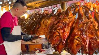 霹雳巴力文打一档港式炭烤烧鸭，一天卖好几十只，皮香、肉嫩、油而不腻，再带一点炭火香，配上阿叁酸辣菜解腻又美味，一到吃饭时间就排队……